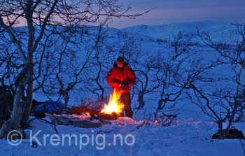 Bål i mørketid. Alta. November